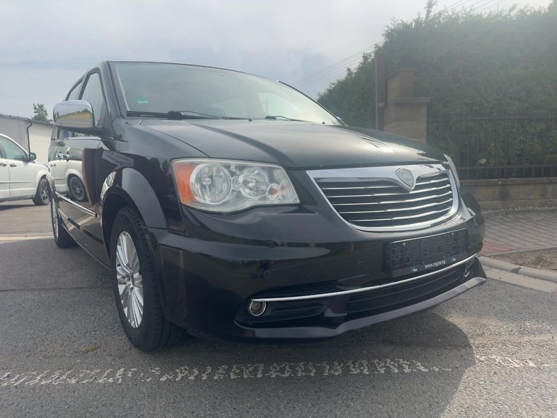 Lancia Voyager (2012)  Town 3,6 DVD Navi 2012 - fotka 5 z 20