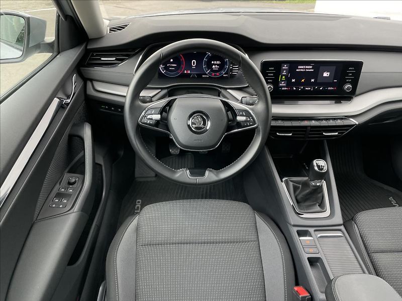 Škoda Octavia 2,0 TDI Combi Ambition Plus - fotka 7 z 22