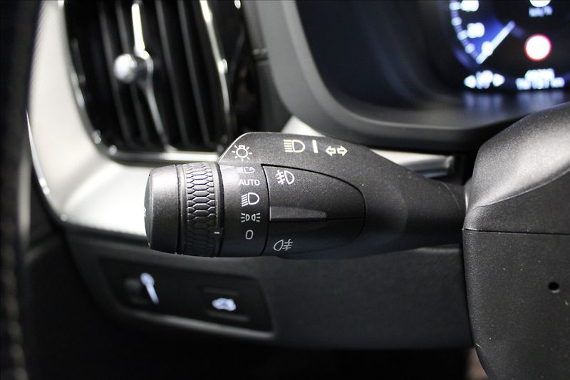 Volvo XC60 2,0 B4 AWD CZ PŮVOD - fotka 14 z 37