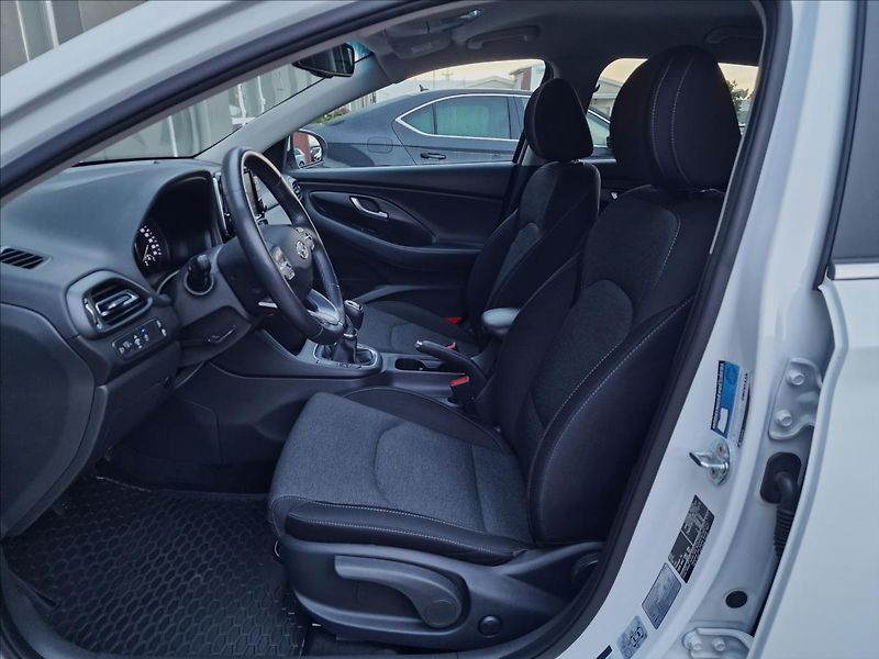 Hyundai i30 1.0 T-Gdi Family Smart Kombi - fotka 19 z 50