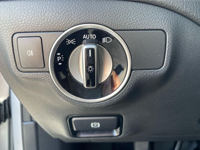 Mercedes-Benz GLA 180 i - fotka 14 z 25
