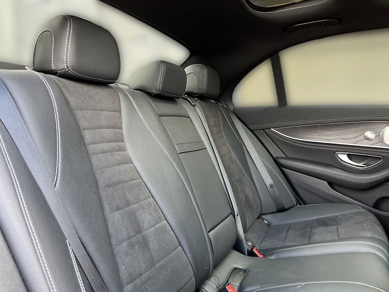 Mercedes-Benz Třídy E 300 d 4MATIC AMG Line - fotka 17 z 18
