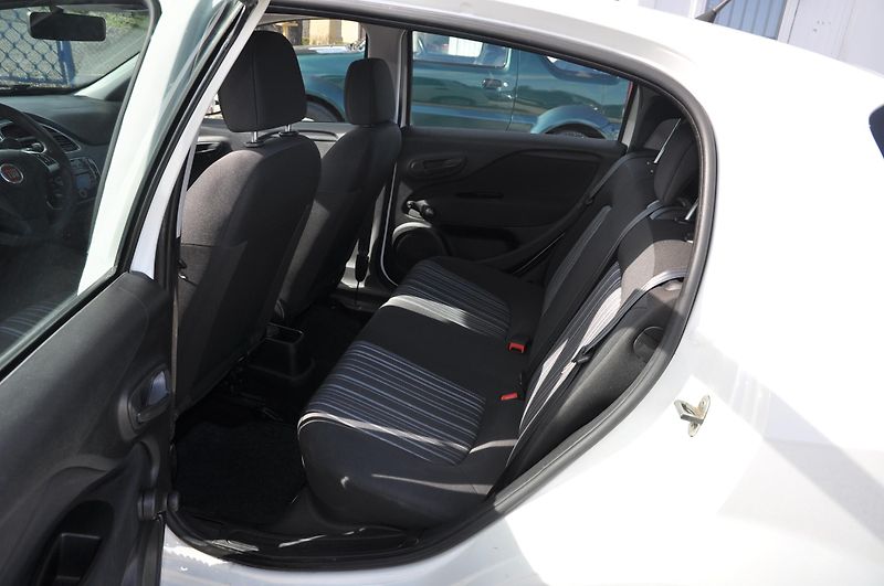 Fiat Punto 1.4i 55kW EVO - fotka 7 z 15