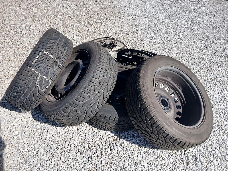 Ford Kuga 1.6i - fotka 34 z 36