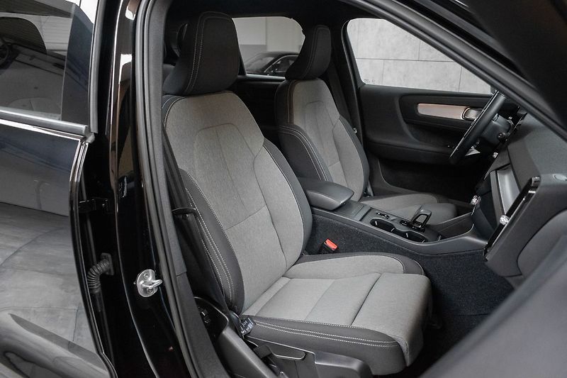 Volvo XC40 B4 CORE*145KW*ACC*ČR*DPH*1.MAJ - fotka 13 z 46