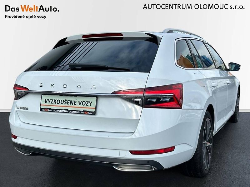 Škoda Superb (2022) kombi 2.0 TDI 7DSG L&K - fotka 2 z 35