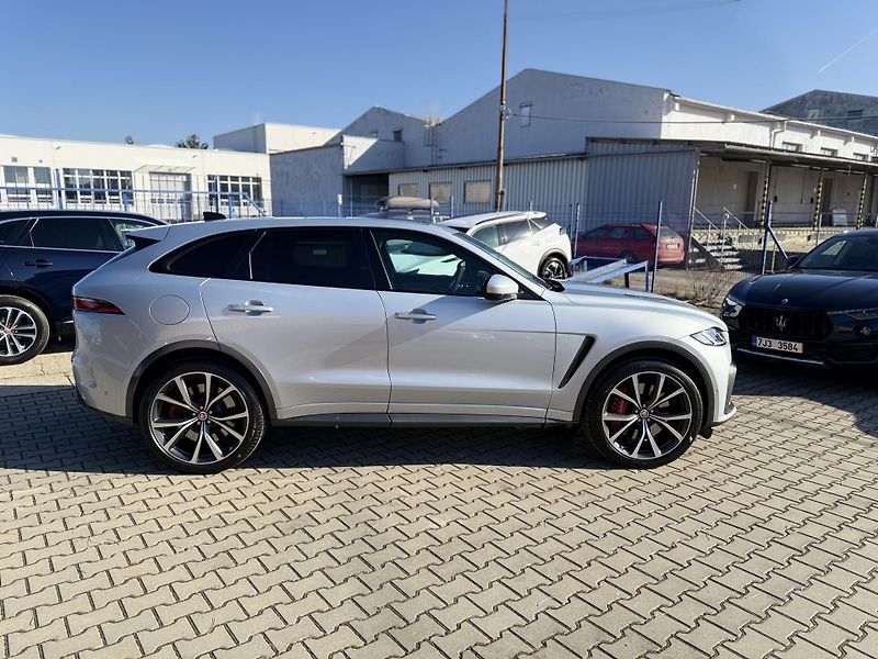 Jaguar F-Pace (2022) 5.0 SVR REZERVOVÁNO  - fotka 45 z 53