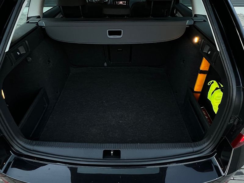 Škoda Octavia 1.6 TDI-DSG-NAVI-PARK.Č - fotka 39 z 46
