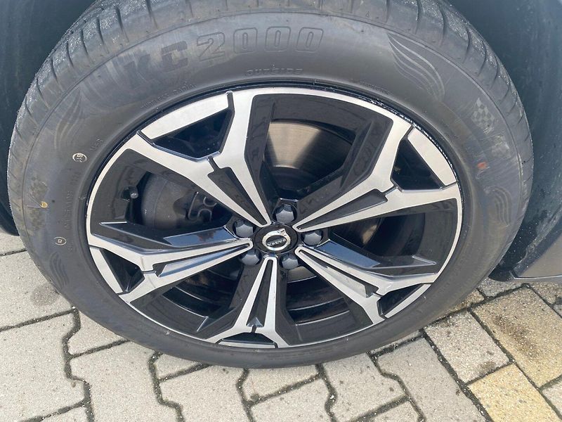 Volvo V90 (2022) 2.0 Cross Country PRO B5Hybrid - fotka 13 z 20