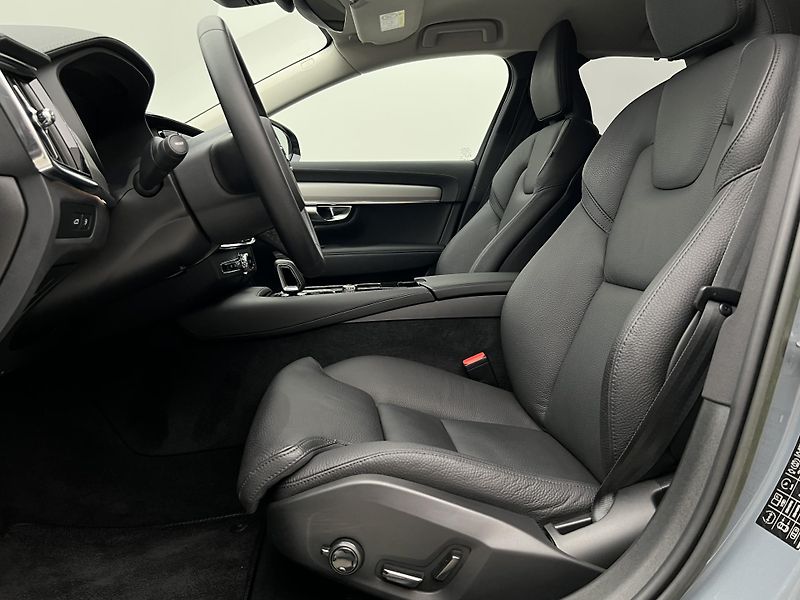 Volvo V90 T6 AWD RECHARGE DARK PLUS - fotka 3 z 46