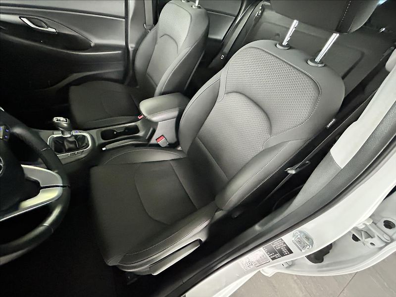 Hyundai i30 1,0   TGDI 88kW,FASTBACK,ČR,1. - fotka 19 z 22