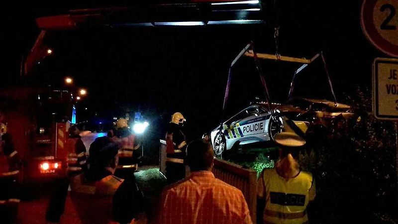 Nehoda policejního supersportu BMW i8.