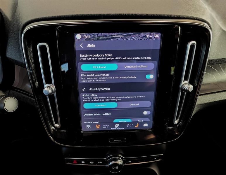 Volvo C40 0,0 Recharge Ultimate SOH 90,3 - fotka 33 z 50