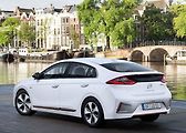 Hyundai Ioniq EV (+20 000 Kč). Základní cena: 919 990 Kč