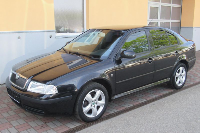 Škoda Octavia Tour 1.9 TDi CLIMATRONIC - fotka 4 z 25