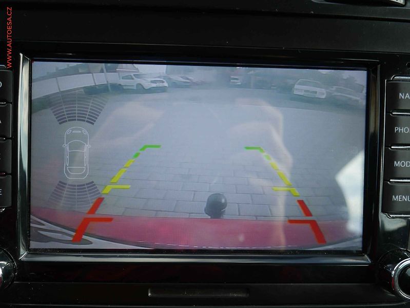 Volkswagen Golf (2009) 1.9 TDi, ČR, Trendline, TZ - fotka 15 z 17