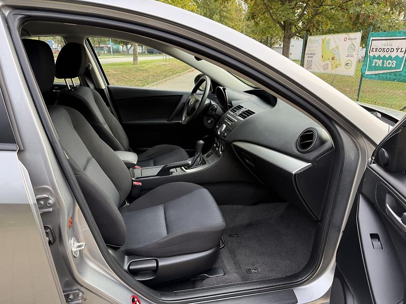 Mazda 3 1.6 Exclusive-Line - fotka 23 z 34
