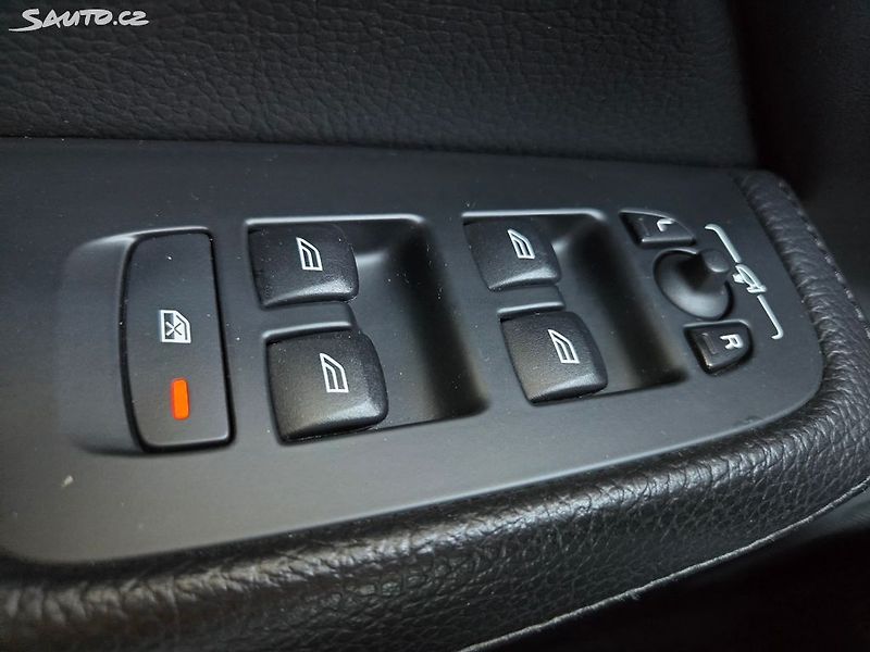 Volvo V60 (2020) 2.0 D4 AWD 4x4 Automat - fotka 31 z 37