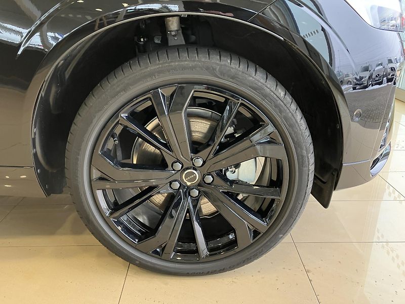 Volvo XC60 T6 AWD Black Edition Plus AT8 - fotka 5 z 40