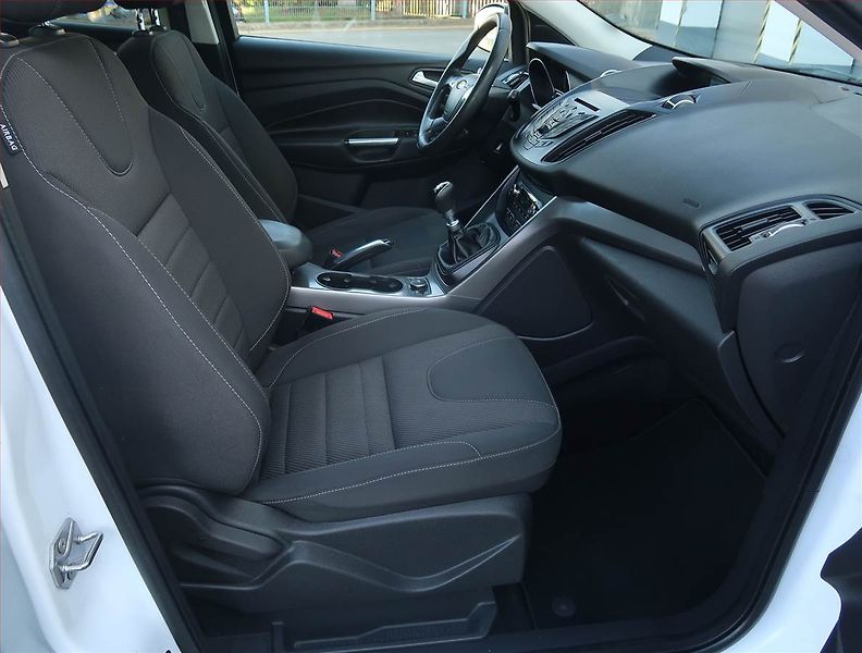 Ford Kuga (2016) 1.5 EcoBoost, Serv.kniha - fotka 9 z 20