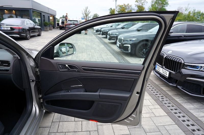Škoda Superb 2.0 TDI 125 kW L&K/ČR/DPH - fotka 22 z 44