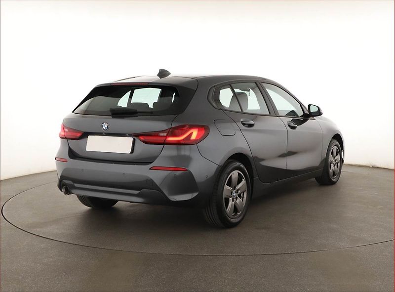 BMW Řada 1 (2020) 116d, Automat, Navi, Tempomat - fotka 5 z 21