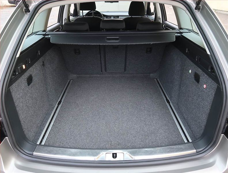 Škoda Superb (2011) 2.0 TDI, 4X4, Tempomat - fotka 13 z 21