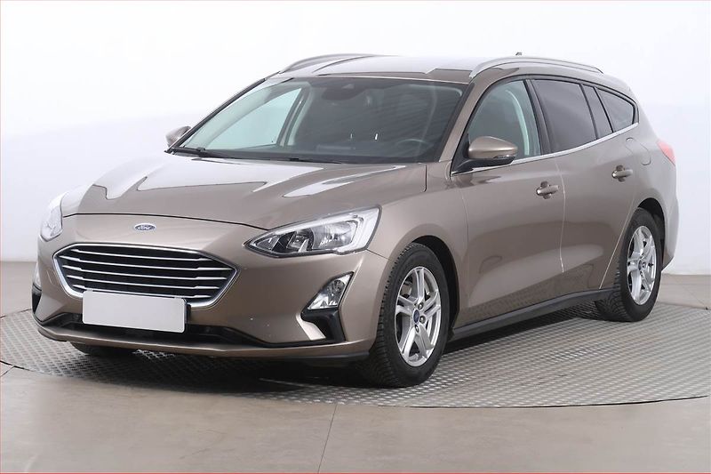 Ford Focus (2018) 1.0 EcoBoost, Tempomat - fotka 2 z 14