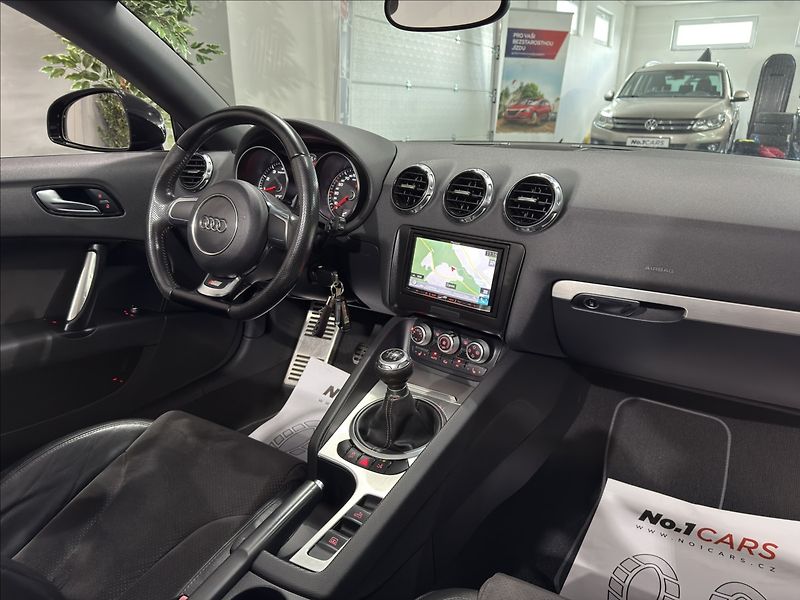 Audi TT 2,0   T211HP FL 3xS-LINE TOP - fotka 15 z 29