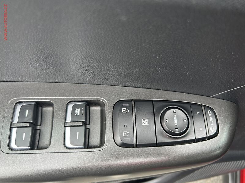 Kia Sportage (2017) 1.6 GDI, servis.kniha, AT - fotka 11 z 18