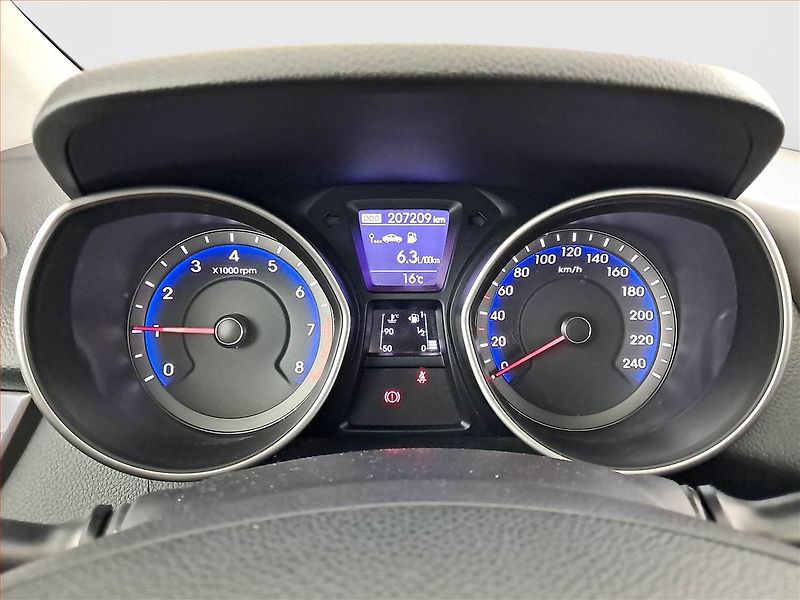 Hyundai i30 (2014) 1.6 MPI, Tempomat - fotka 11 z 16