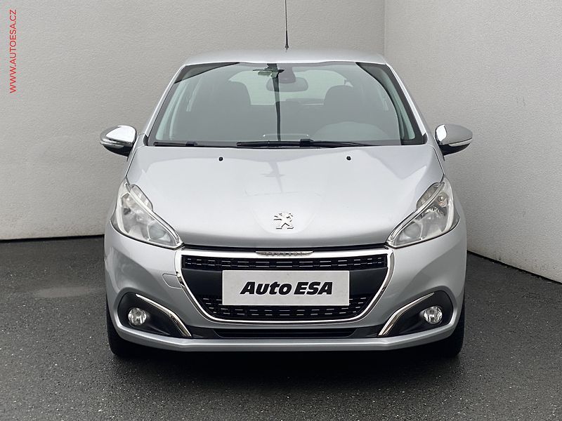 Peugeot 208 (2017) 1.2PT, Allure, AT, navi, TZ - fotka 2 z 16
