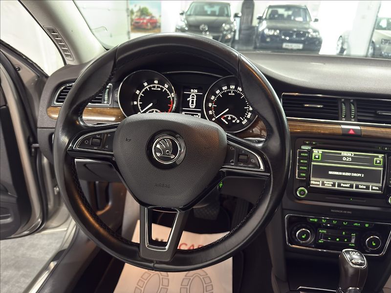 Škoda Superb 3,6   V6 260HP LAURIN WEBASTO - fotka 11 z 37