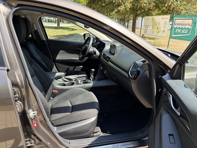 Mazda 3 2.0 Sports-Line - fotka 22 z 31
