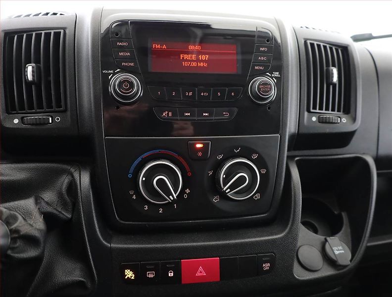 Citroën Jumper (2016) 2.0 BlueHDi, Bus, 9Míst, ČR - fotka 10 z 15