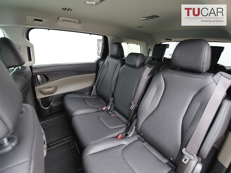 Kia Carnival (2025) 3.5 V6 Benzín Automat 8 Míst  - fotka 30 z 45