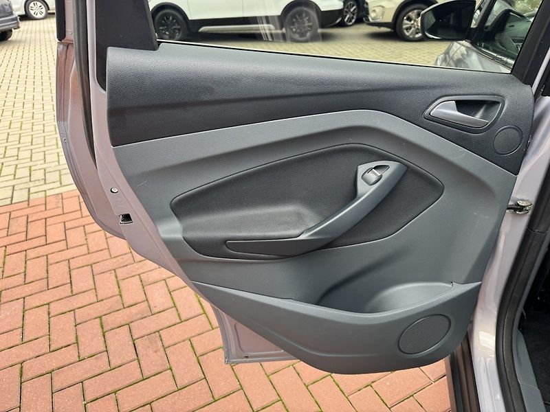 Ford C-MAX (2012) 1.6i Ti-VCT Klima Winter Paket - fotka 24 z 47