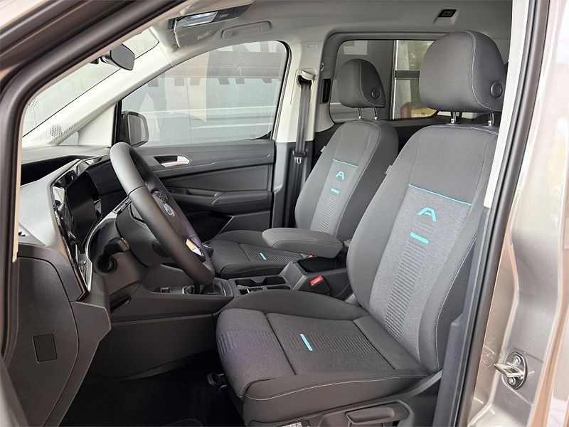 Ford Tourneo Connect (2026) Active, Grand Tourneo, 2.0 Eco - fotka 7 z 9