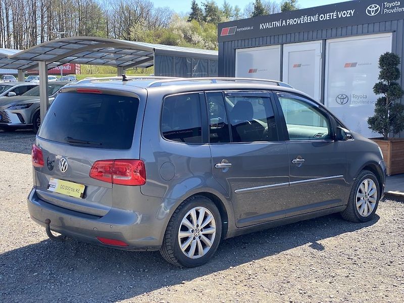 Volkswagen Touran 2.0TDi, Highline, tažné + kola - fotka 6 z 12
