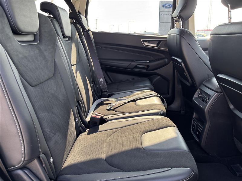 Ford S-MAX 2,0 EcoBlue Titanium AWD AUT - fotka 18 z 51