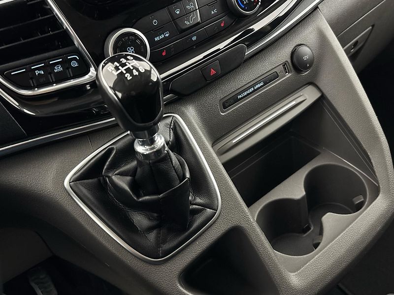 Ford Tourneo Custom TitaniumL2 - fotka 20 z 27
