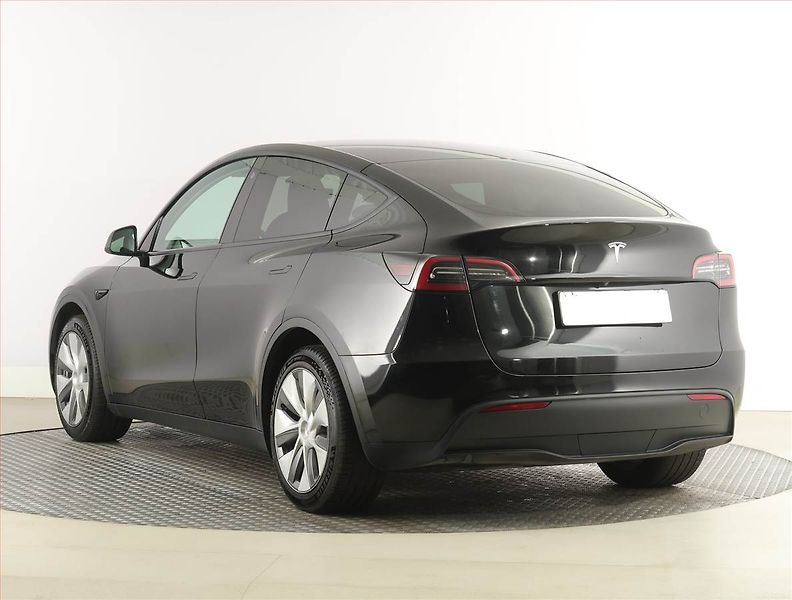 Tesla Model Y (2023) Long Range AWD 79kWh, SoH 91% - fotka 4 z 33
