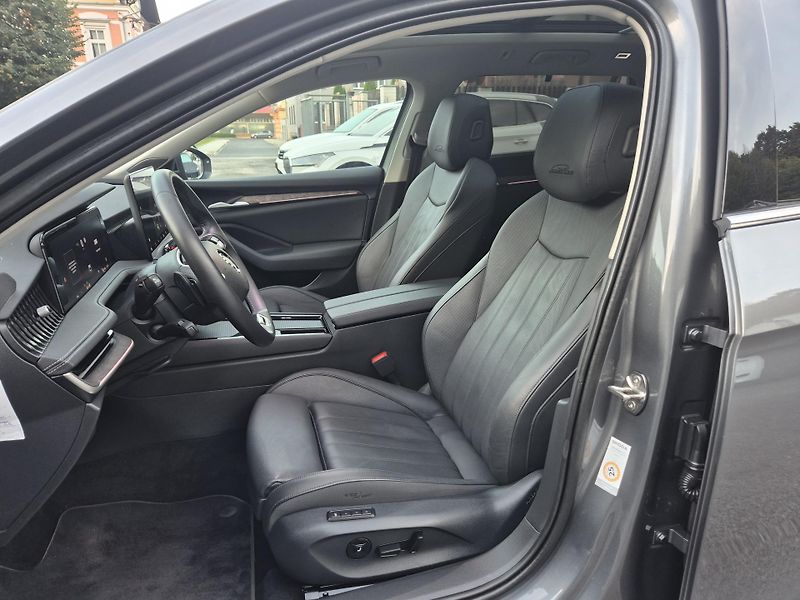 Škoda Superb ZAMLUVENO ! 110kw DSG L&K 18A - fotka 44 z 52