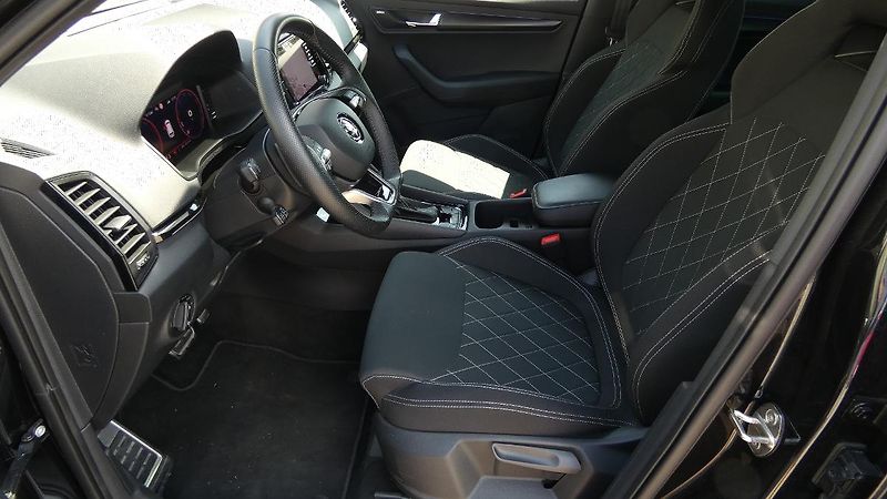 Škoda Karoq 2.0TDI 110kW Sportline 4x4 DSG - fotka 19 z 24