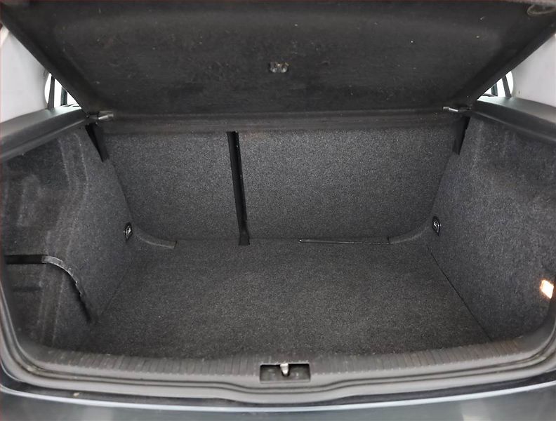 Volkswagen Golf (2000) 1.4 16V, Klima, plně pojízdný - fotka 11 z 11