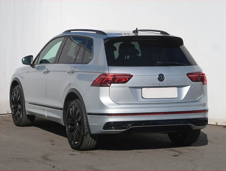Volkswagen Tiguan (2022) R-Line 1.4 TSI eHybrid - fotka 4 z 27