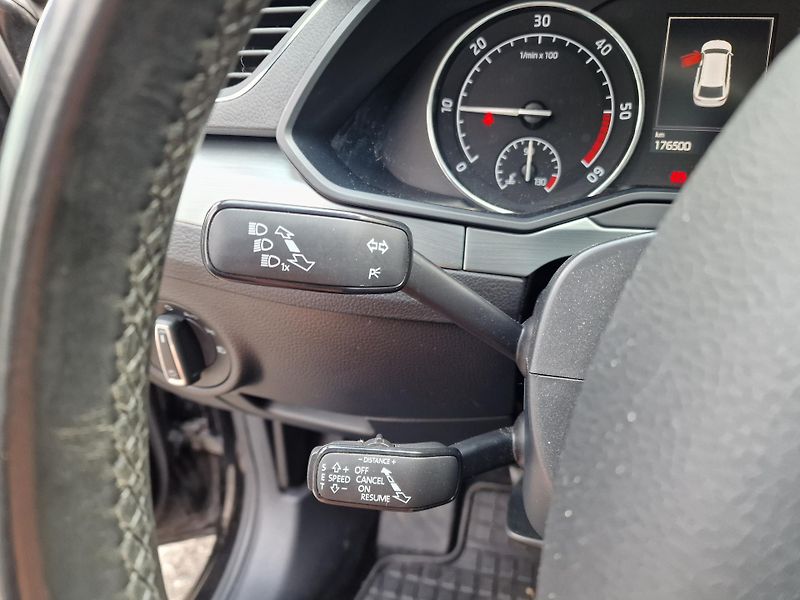 Škoda Superb 2,0TDI 110KW NAVI VÝHŘEV  - fotka 15 z 20