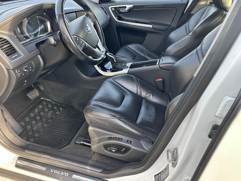Volvo XC60 2.4 D5 Summum Polestar AWD  - fotka 20 z 33
