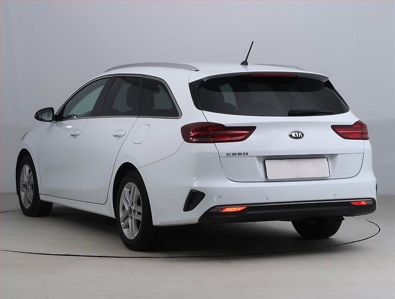 Kia Ceed (2019) 1.4 T-GDI, Serv.kniha - fotka 4 z 18