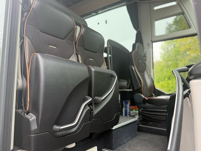 Setra (2015) S515 HD TOP VÝBAVA + 880l  - fotka 13 z 29